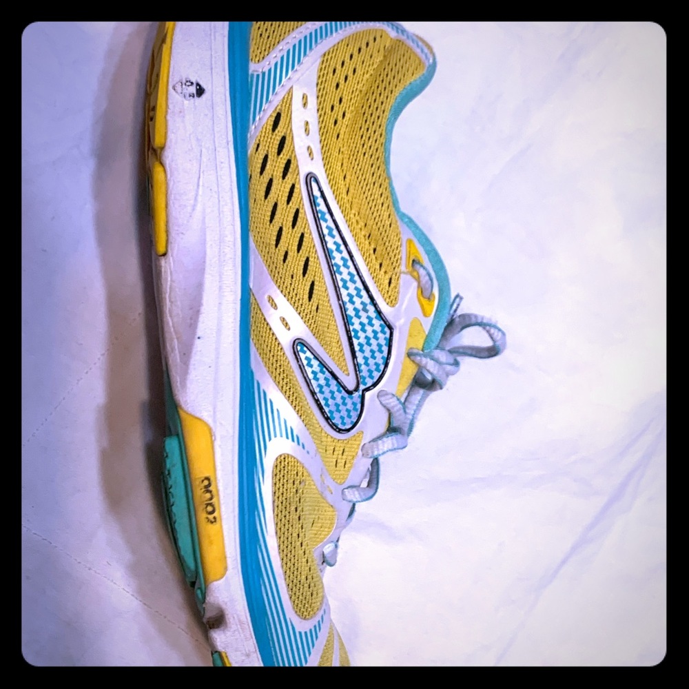 4 pairs of Newton running shoes size 6.5